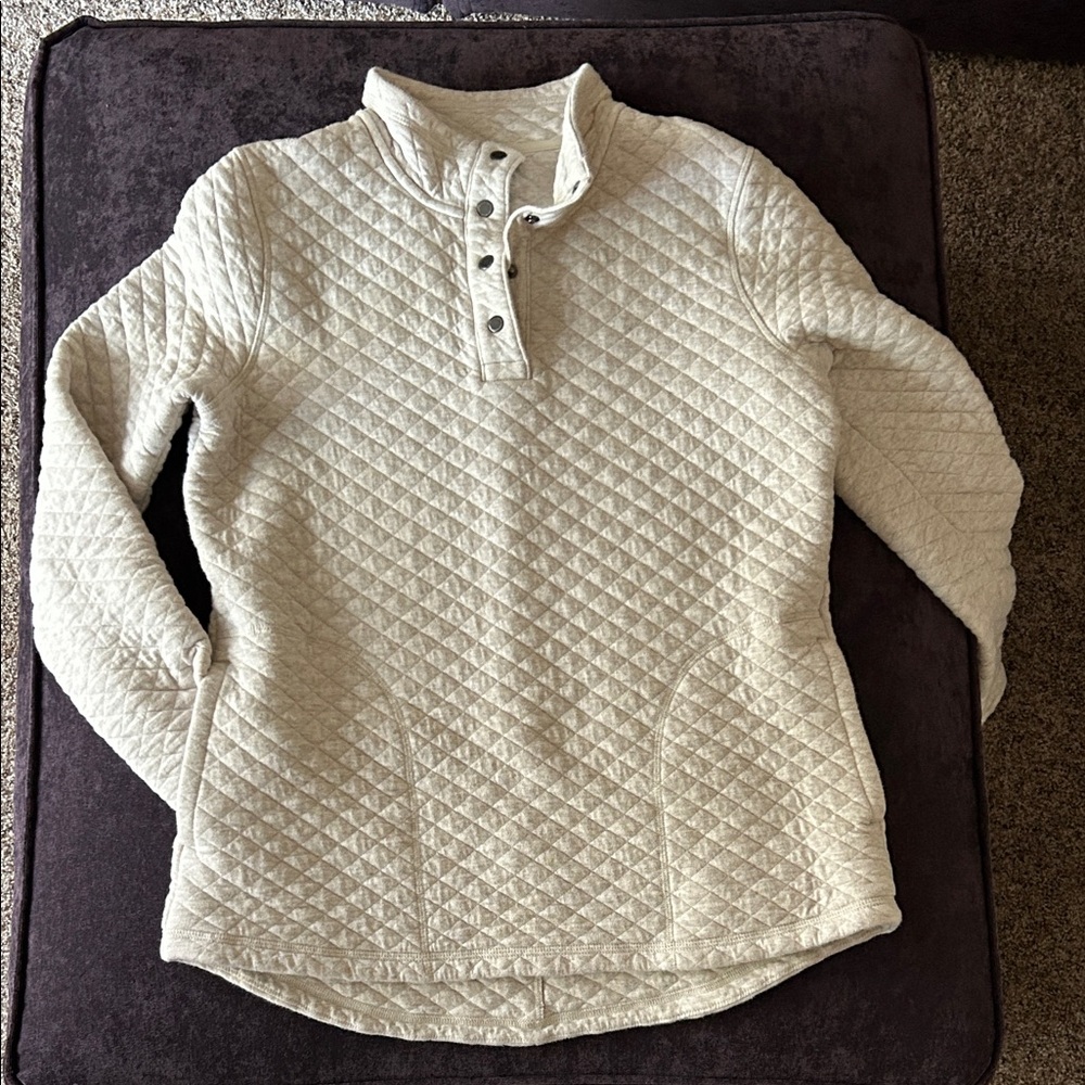 Women’s Duluth Trading quilted snap up mock neck sweatshirt, Medium in oatmeal